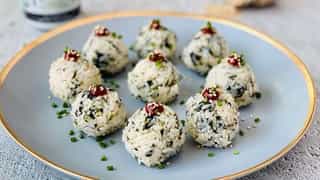 Photo of Jumeogbab (Korean Rice Balls)